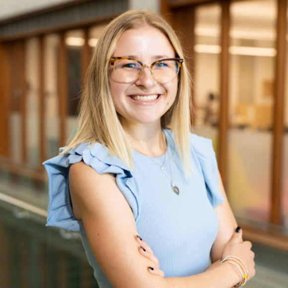 Meet your Posher, Alexandra - Picture 1 of 1